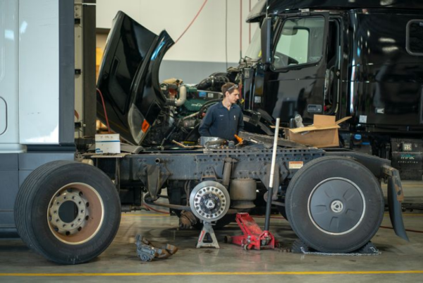 Air Brake & EBS Maintenance: Leak Testing, Slack Adjusters, and Brake Balance for Heavy Trucks